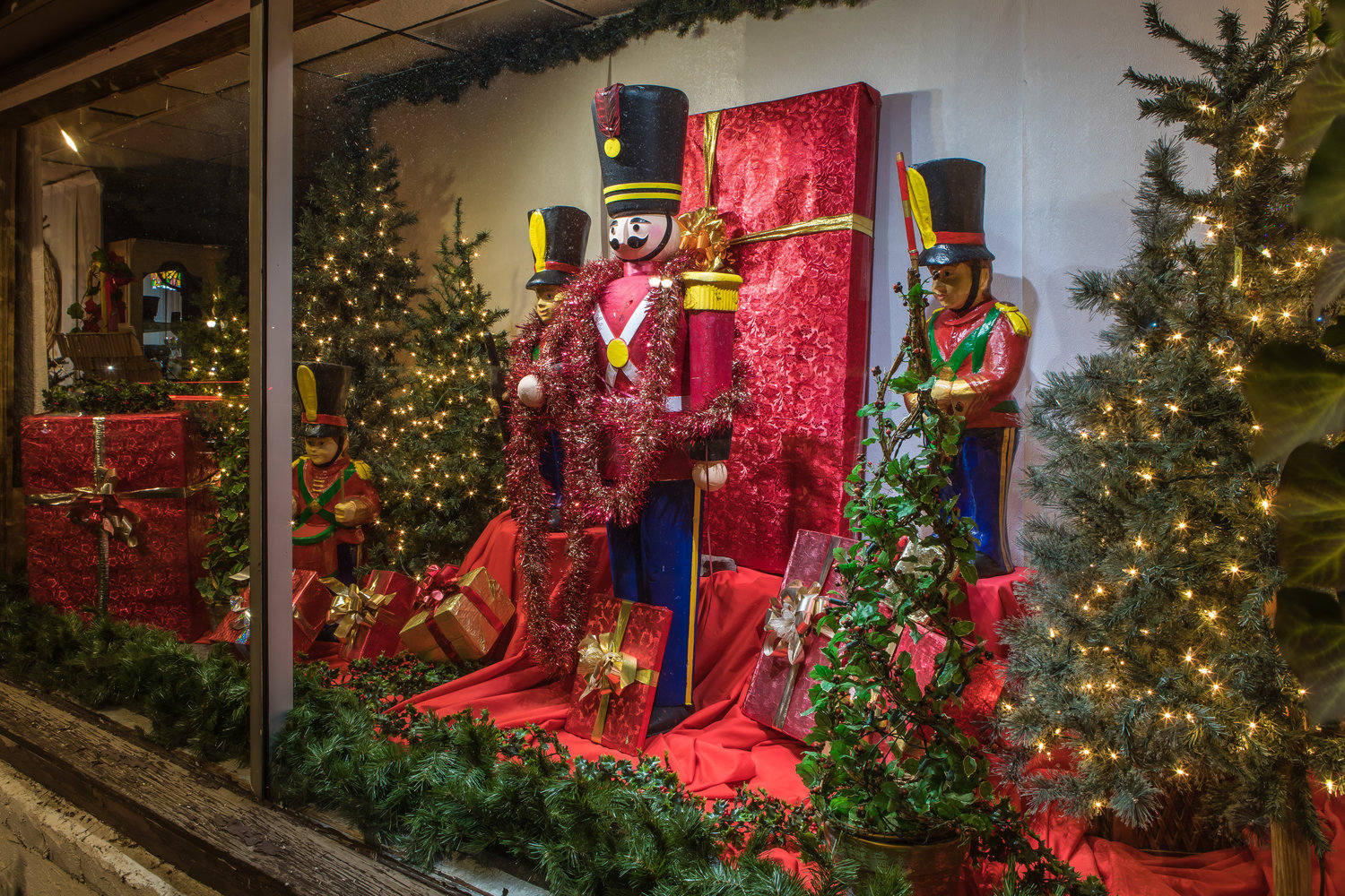 The Jon Anthony Florist holiday window display has been a tradition on Michigan Avenue for 80 years.