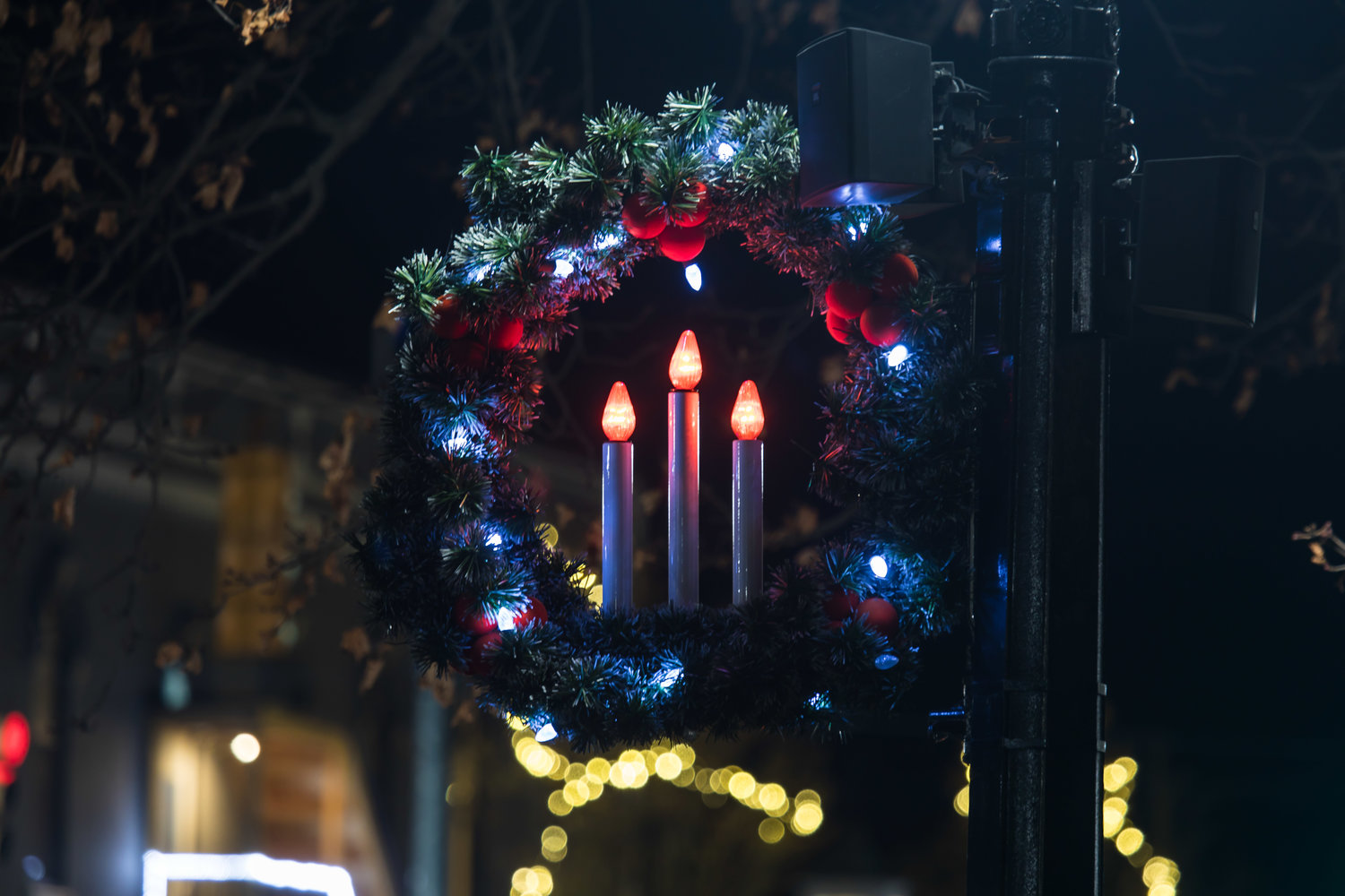 Christmas wreaths grace the lampposts in downtown Mason.
