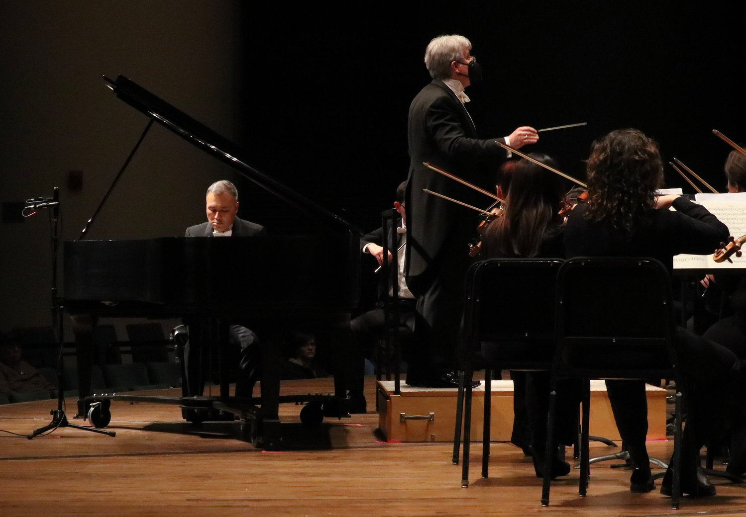 Guest pianist Jon Nakamatsu refrained from showboating and put all the oomph into the music at last week’s Lansing Symphony Orchestra concert.