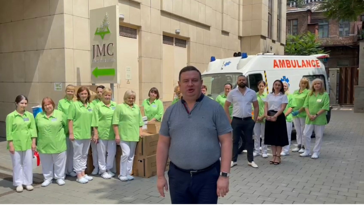 Alexander Rodinsky, director of the Jewish Medical Center in Dnipro, in eastern Ukraine, and staff members. Said Norkin: “Dr. Rodinsky is thanking our community for this ambulance gift,” which was the second ambulance donated to the center. “His staff are next to boxes of supplies we shipped.” Norkin said the center serves civilian and military victims. “Amazing to me to see all these women that supposedly were to be evacuated.”