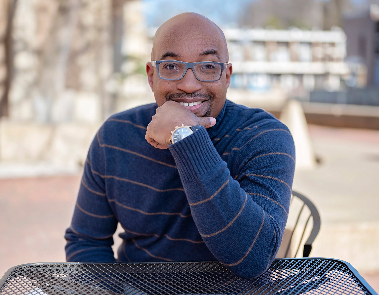 Author and poet Kwame Alexander’s latest book, “An American Story,” is meant to be a primer for parents, children and teachers on how the history of slavery is taught. He will discuss the book and its messages at Everett High School on Monday (April 17).