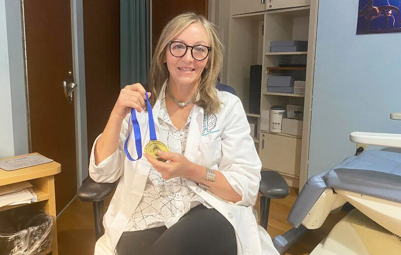 Dr. Linda Carpenter, MD, holds the Clinical TMS Society Gold Medal of Honor she received on June 15 in London, honoring her work as the Director of the TMS Clinic and Neuromodulation Research Facility at Butler Hospital.