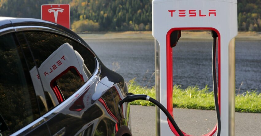 Tesla's Charging Stations to be Available for All US EVs by 2024