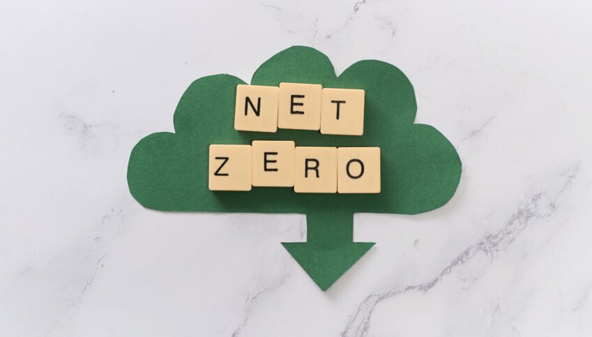 Green cloud with "net zero" printed over it