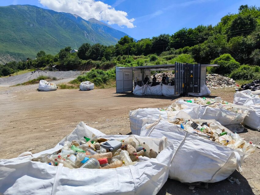 <strong>The SortX mobile sorting container weighs just 6 tons, making it light enough for sea transport and deployable in areas previously considered too remote for effective waste processing. </strong>