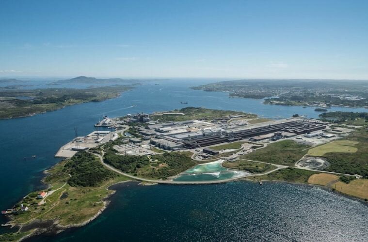 Hydro Karmøy is one of Europe's largest primary aluminium plants with a total annual production of around 270 000 tonnes of primary aluminium and 220 000 tonnes of casthouse products.