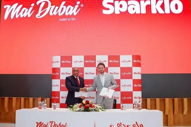 Sparklo and Mai Dubai agreement signing ceremony.