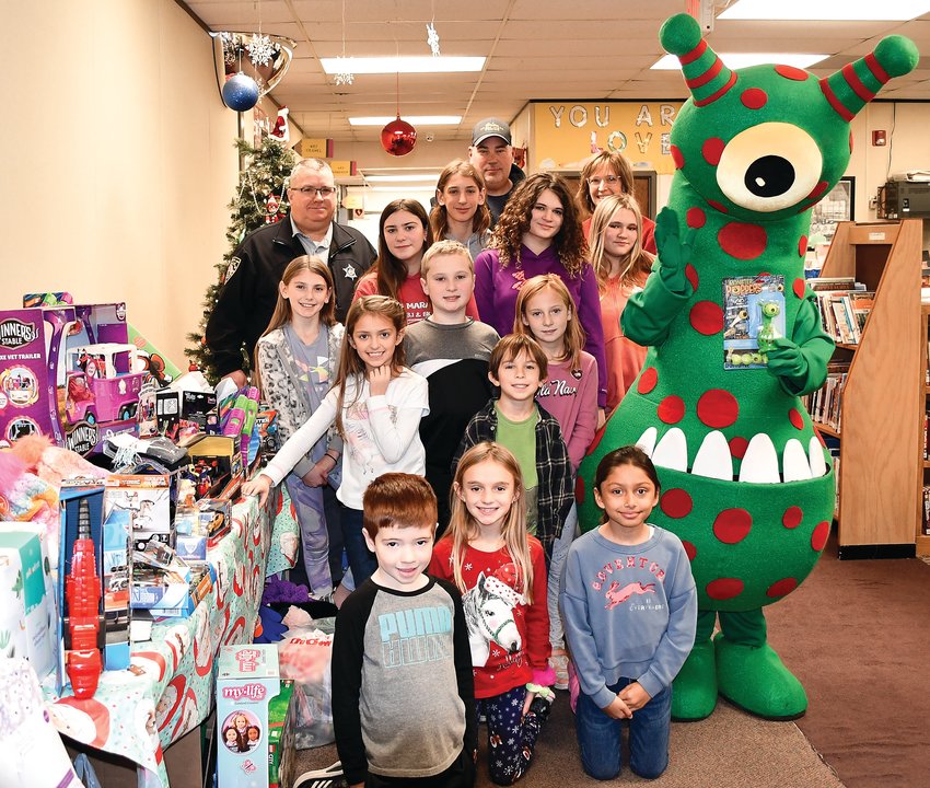 Galena Primary School wrapped up its collection for the police department toy drive on Monday, Dec. 5. Representatives from Poopsie&rsquo;s, which offers people buying gifts for the drive a 25% discount, attended as well as representatives from the police department. Back row from left to right: Officer Keith Brandel, Lex Abt, Lily Bussan, Police Chief Eric Hefel and Poopsie&rsquo;s employee Lori Spillane. Fourth row: Cora Gullone and Anna Bussan. Third row: Alli Abt, Landon Heim and Cora Randecker. Second row: Elise Bertucci, Michael Peters and Poopsie&rsquo;s mascot Spot. Front row: Carson Stodden, Nora Willey and Simone Achett.