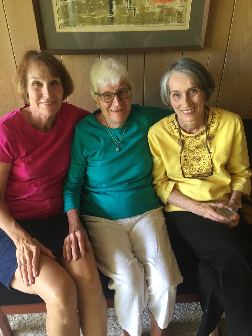 Lin Wellford (left) her mother, Nancy Wellford and sister Robin Greeson.
