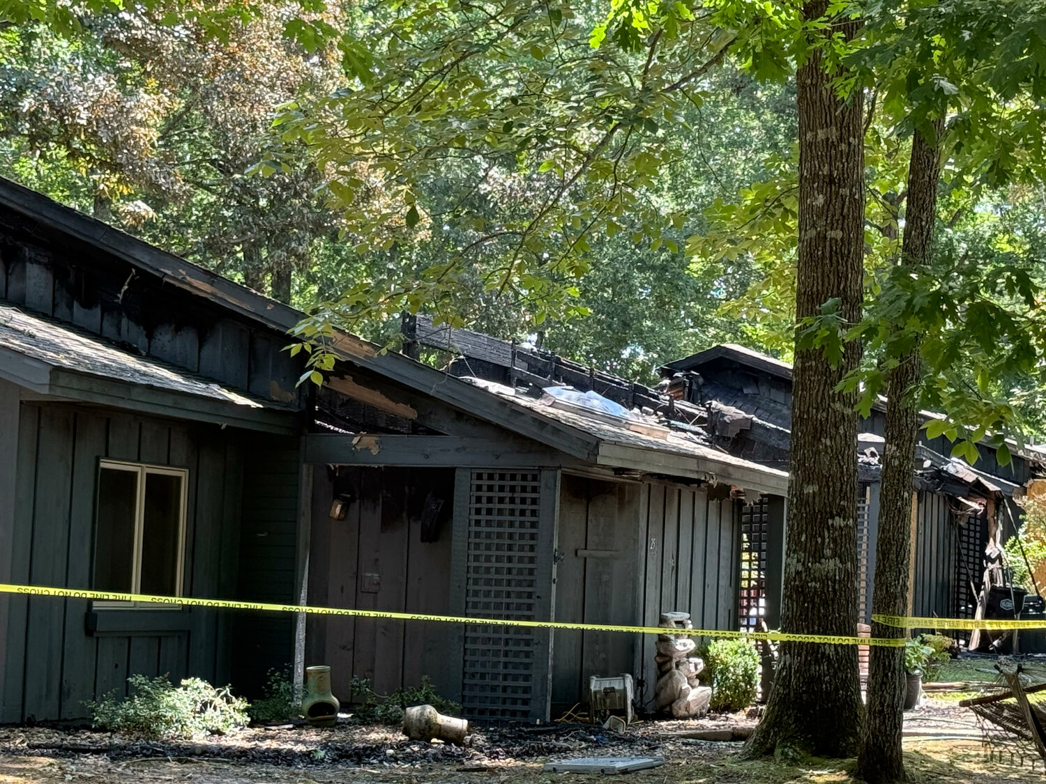 Lightning-sparked fire destroys 3 homes