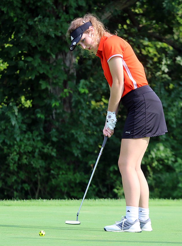 Hillsboro senior Alex Frailey shot a 52 to lead the Lady Hiltoppers at home on Thursday, Aug. 18, as Hillsboro faced off against Teutopolis. While the Wooden Shoes earned the win by 10 strokes, Frailey and her sister, Sam, were second and third individually, with the young Frailey shooting a 54.  Journal-News/Kyle Herschelman