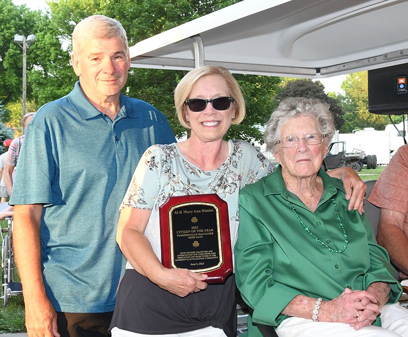 Last year&rsquo;s Citizen of the Year Virginia Murphy, at right, presented the award to this year&rsquo;s recipients, Al and Mary Ann Rimini as part of the Irish Days celebration.