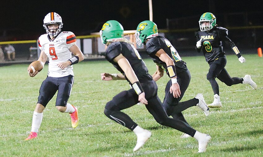 Chase Knetzer (#9) drew the starting nod at quarterback for Hillsboro on Friday, Oct. 20, due to injury to Jace Stewart. Southwestern defenders made that assignment less than pleasurable as the Toppers fell to the playoff-bound &lsquo;Birds 35-7.