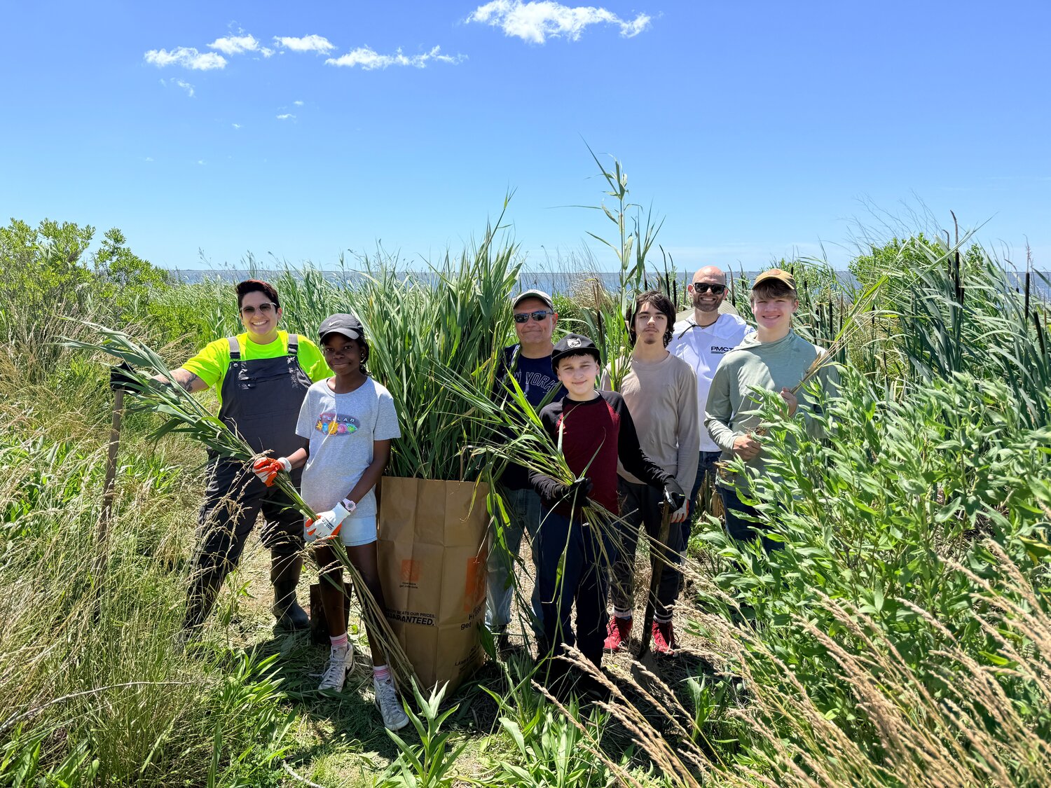 Middle school students remove 681 invasive plants