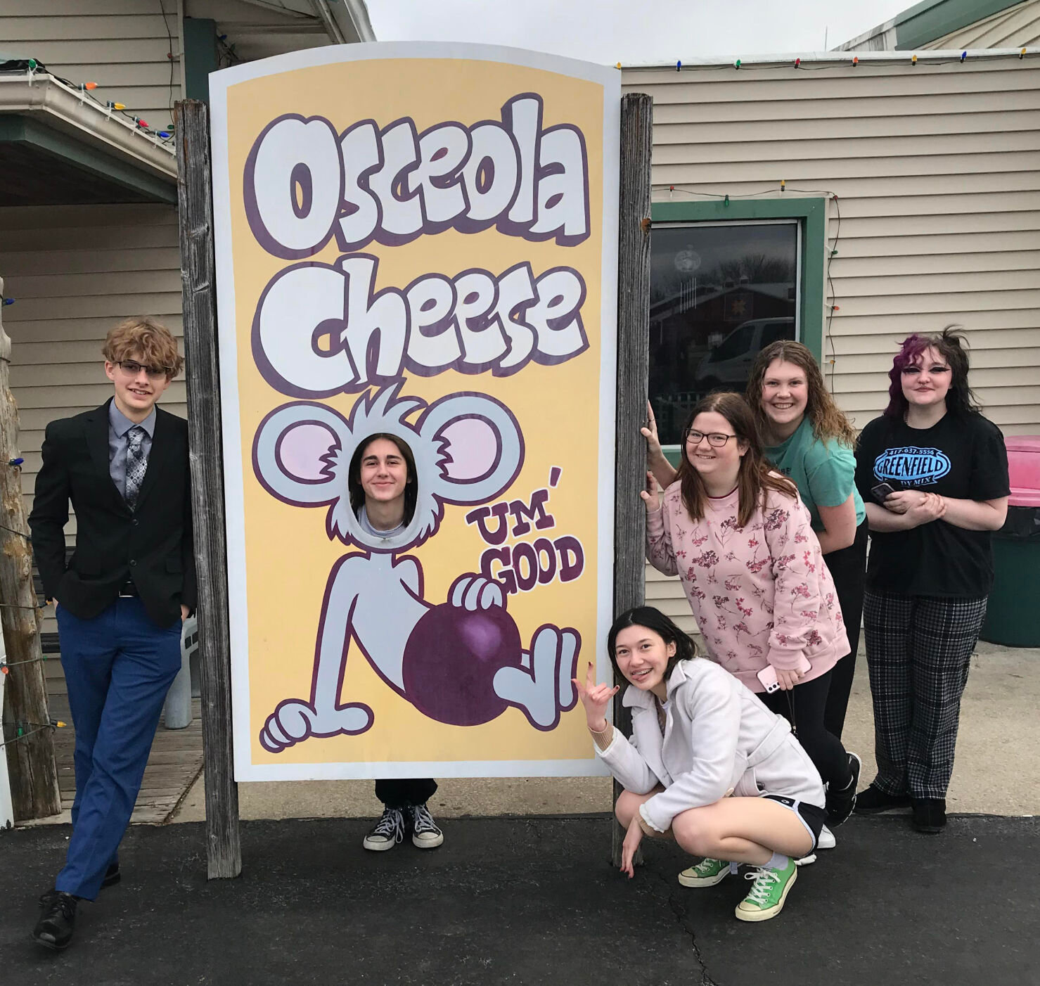 In team tradition they stopped at the Oseola Cheese Factory to take a group photo-unfortunately Scottie the Mouse, whom they usually pose with, was tied up so the team opted for the sign board alternative.