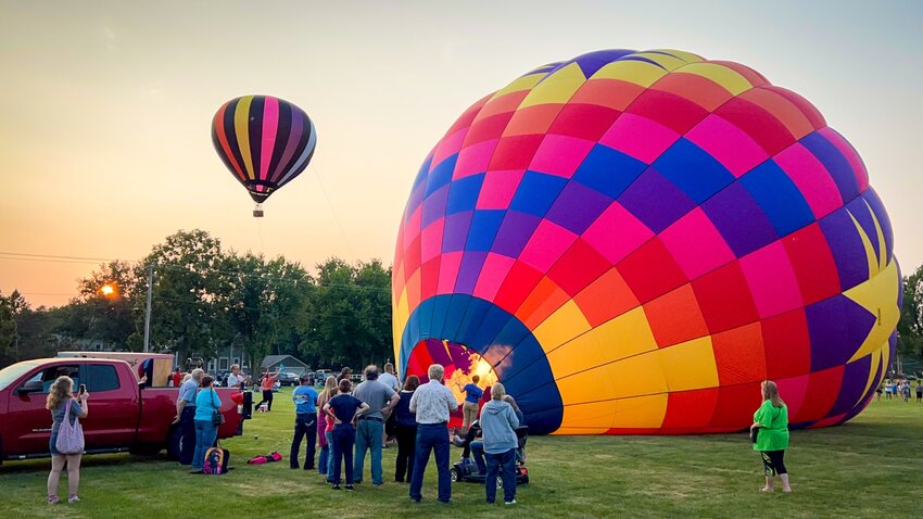 Over the weekend, over 3,000 visitors attended the first annual Sparta Balloons and Tunes event. Organized by the Sparta Area Chamber of Commerce, pilots, crew, volunteers, vendors, musicians, and visitors all showed up to create an impressive new festival vibe in Sparta, WI.