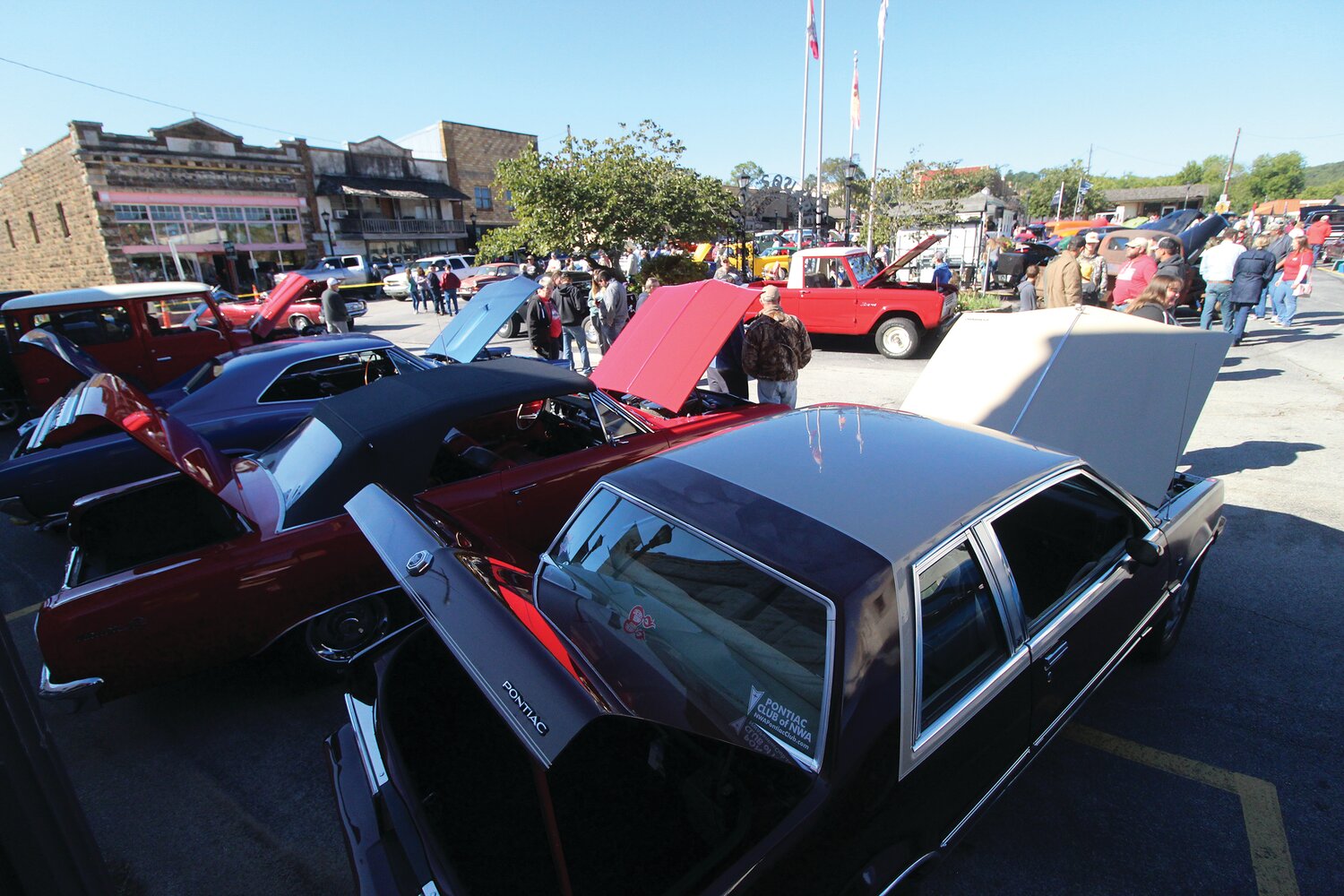 Jason Yates, organizer of the 16th Annual Cruz’n the Square car show held on Oct. 7, declared the show a success. “We had a great event,” he said. “We had 92 cars judged and 112 cars in total.” Cars that were late entries or part of the Classic Chrome Club, of which Yates is presi- dent, were not judged. “We had lots of spectators and lots of fun. Our club would like to thank all our spon- sors and volunteers. Without them, this event would not be a success.

“Special thank you to Donovan Villines and family for cooking pulled pork and smoked chicken,” Yates said. “We would also like to thank Jay Moffett and his Today’s Bank crew for cooking burg- ers and hot dogs. They have both helped for many years and we really appreciate them.”

Yates said sponsorships and late donations are still coming in, “so we don’t have an official total yet, but it looks like we have done well again this year.”

Award winners in this year’s show are:

Best of Show, Mike John- ston, 1932 Ford Roadster;

People’s Choice, Jason Willcutt, 2015 Dodge Chal- lenger;

First place Classic Car, Rick Walden, 1931 Ford A Coupe; second place Classic Car, Duard Maybee, 1972 Chevy Chevelle SS; third place Classic Car, Gerry and Cindy Zanger, 1971 1/2 Pontiac GT-37;

First place Rat Rods, Paul Sullins, 1949 GMC pickup; second place Rat Rods, Tim Sizemore, 1949 Ford F-1; third place Rat Rods, Dwight Ennis, 1928 Ford Roadster;

First place Modern Muscle, Jason Willcutt, 2015 Dodge Challenger; second place Modern Muscle, Pete Ices, 2023 Dodge Hellcat; third place Modern Muscle, Christian Butcher, 2017 Dodge Hellcat; first place 4X4, Randy Wells, 1976 Toyota FJ-40; second place 4X4, Dwight McCoy, 1983 Chevy pickup; third place 4X4, Bob Bolinger, 1959 Chevy pickup;
First place semi, Jerry Whittmore, Peterbilt 379X.