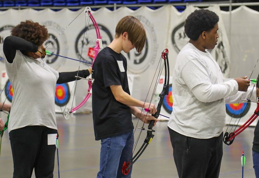 Archers will shoot bows with no sights at distances of 10 and 15 meters during the weekend&rsquo;s competition.