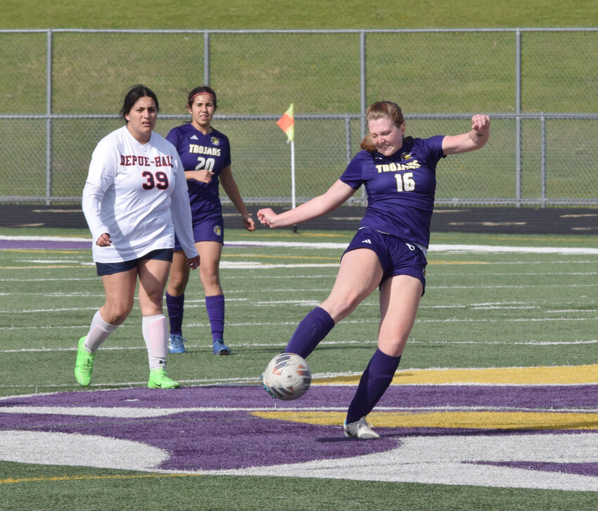 Mendota’s Elaina Reddin delivers a kick during soccer action against DePue/Hall on April 25 at the MHS field. (Reporter photo)