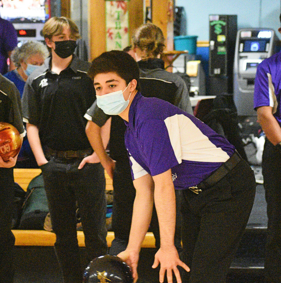 Seniors Sergio Guevara (left) and Devansh Patel (right) are two of the five seniors who will depart from the Rochelle Hub bowling team this season. Both Guevara and Patel competed with the team for four years. (Photo by Russell Hodges)