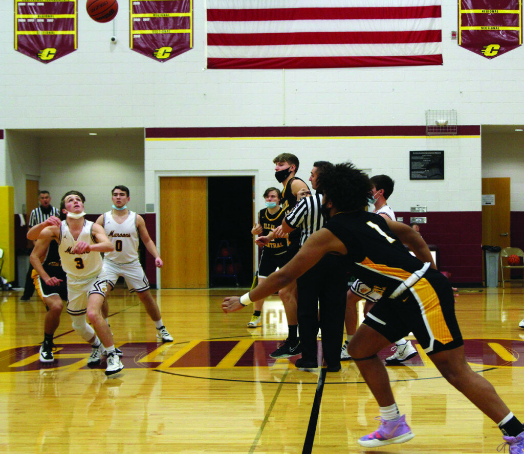 Marc Rogers / Journal — 
The Maroons scramble for the tip off.