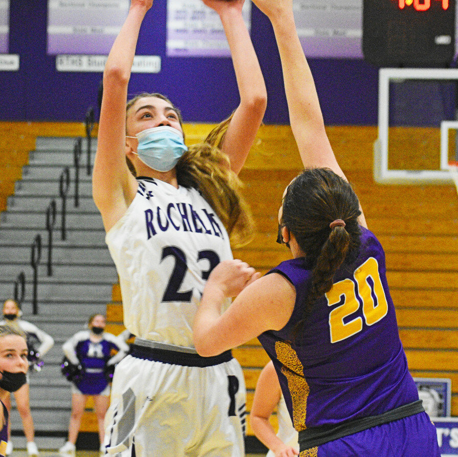 Senior Abby Luxton shoots over Mendota's Naitzy Garcia during the Rochelle Lady Hub varsity basketball game against the Trojans on Monday. (Photo by Russell Hodges)