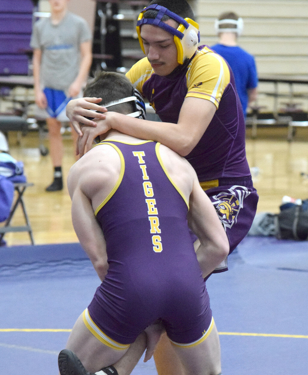 Mendota’s Jose Hermosillo, right, tries to gain control of his Sherrard opponent during a 138-pound wrestling bout on Jan. 11 at the MHS gym. (Reporter photo)