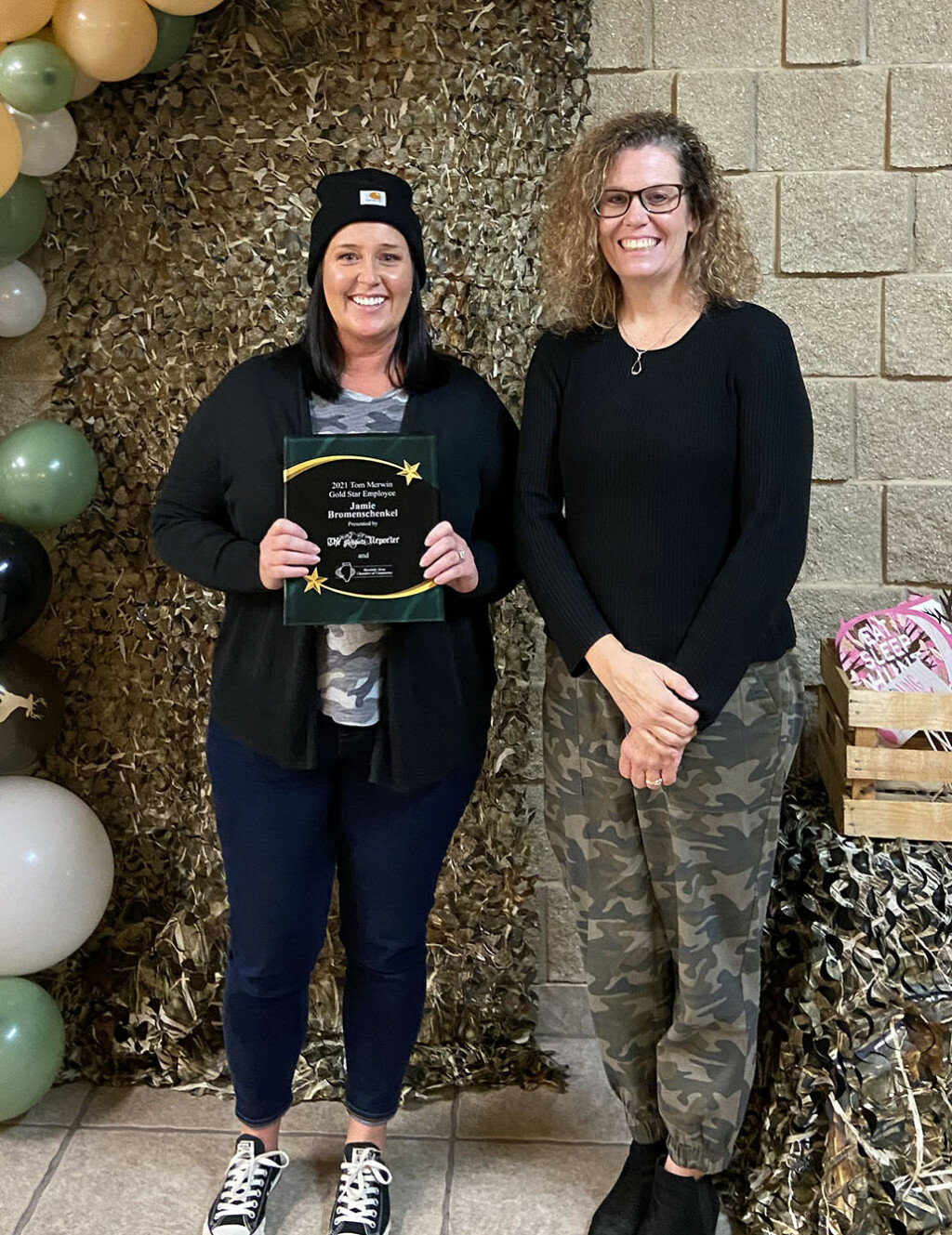 Jamie Bromenschenkel, left, accepts the Tom Merwin Gold Star Employee Award from Jenn Masini, Chair of the Board of the Mendota Area Chamber of Commerce. (Photo contributed)