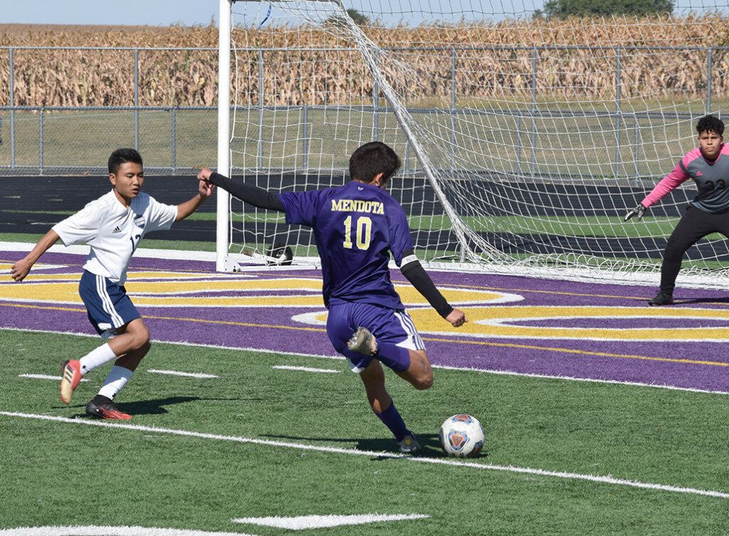 Mendota’s Yahir Diaz winds up for a shot on goal during a game with Monmouth-Roseville on Sept. 25 at the MHS field. (Reporter photo)