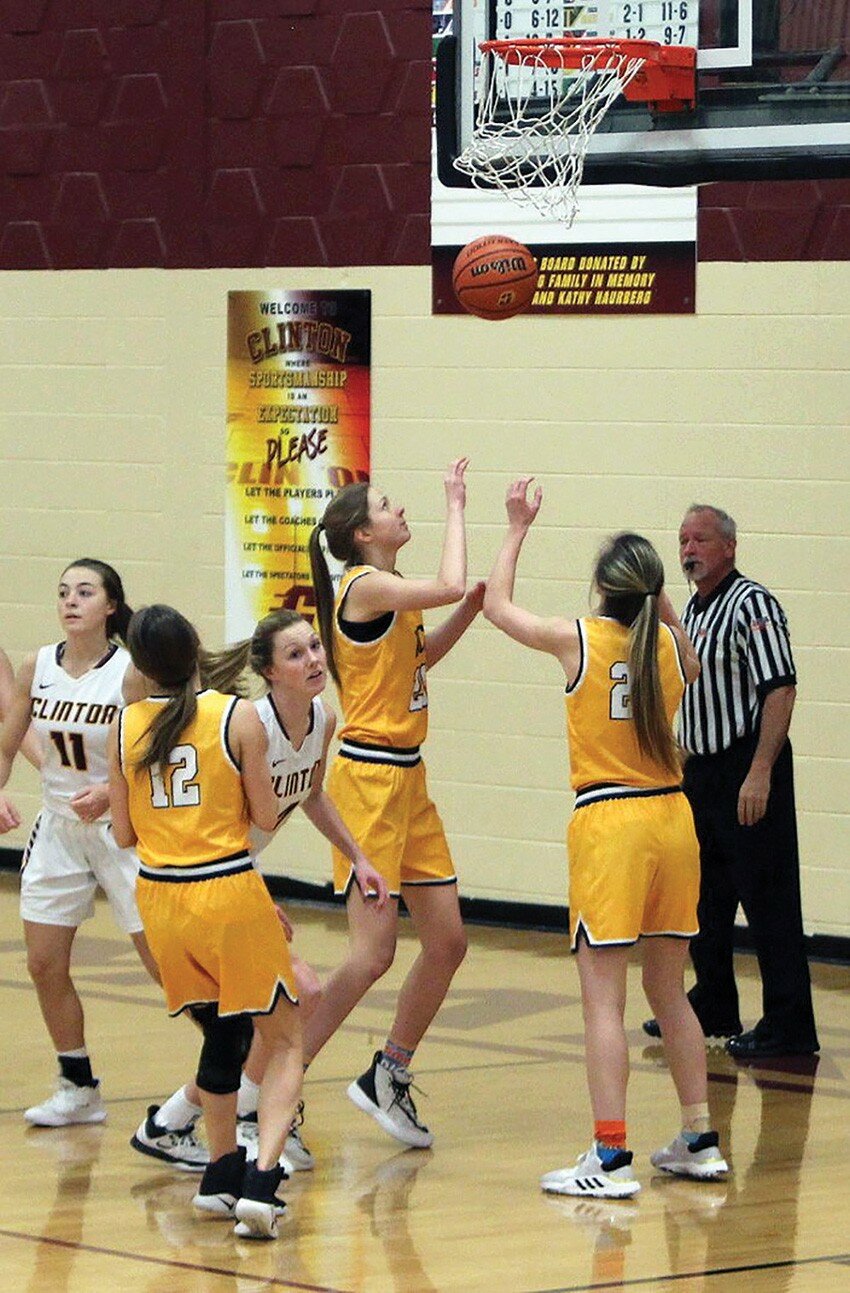 Mallory Cyrulik (#4) tallies 2 of her team and game high 17 points.