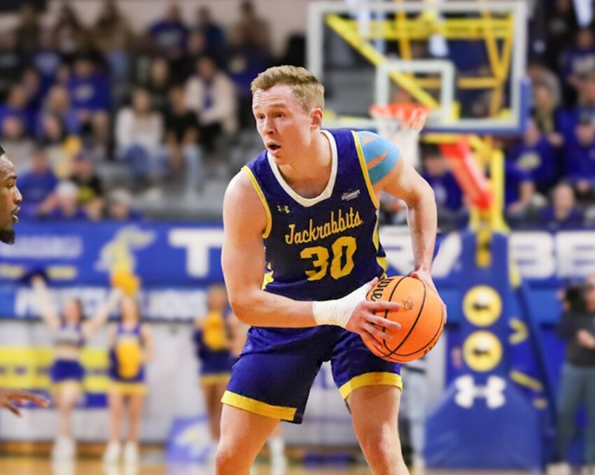 South Dakota State guard Charlie Easley had a team-high 24 points in a win over Omaha on Saturday night.