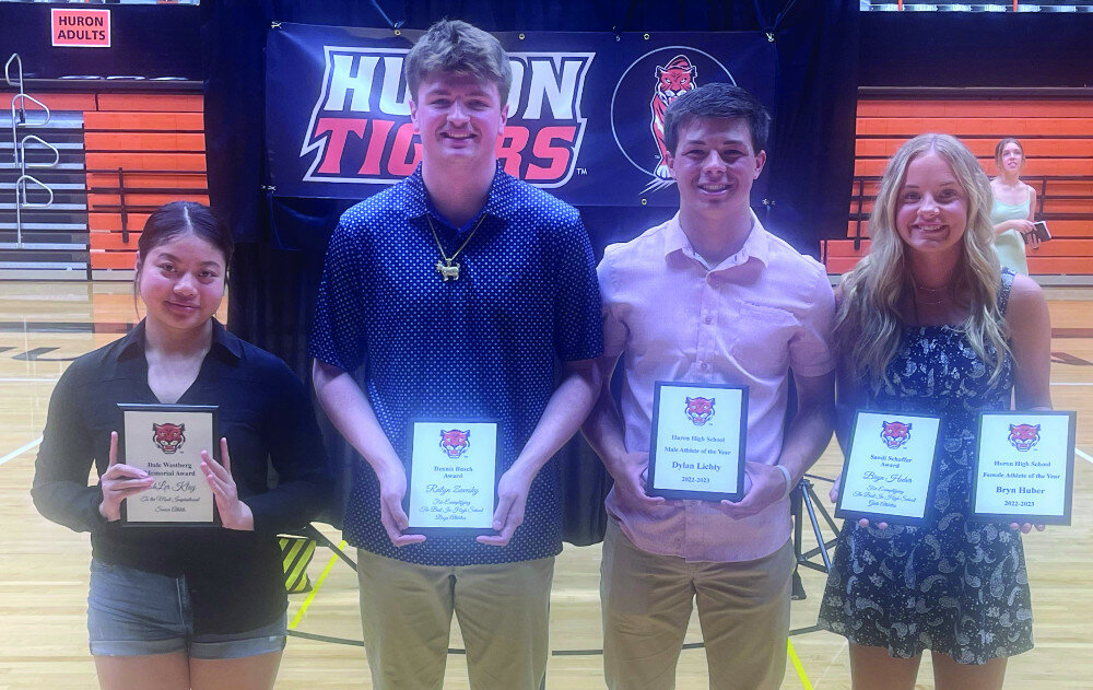 PHOTOS BY MIKE CARROLL/PLAINSMAN
The major award winners during the Huron High School Athletic Awards program on Thursday at Huron Arena were, from left: EhLer Klay (Dale Westberg “Most Inspirational Athlete” Memorial Award); Reilyn Zavesky (Dennis Busch Memorial Award); Dylan Lichty (Male Athlete of the Year); and Bryn Huber (Sandi Schaffer Memorial Award and Female Athlete of the Year).