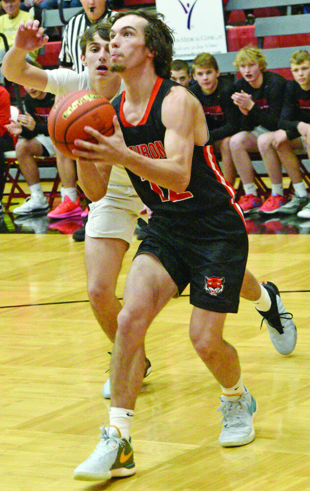 PHOTOS BY JAMES CIMBUREK/YANKTON P&D
Huron’s Colton McNeil goes up for a shot, pursued by a Yankton defender, during their Eastern South Dakota Conference boys’ basketball game, Tuesday at the Yankton High School Gym.