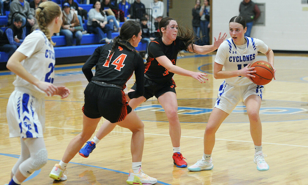 Senior Kylee Llewellyn, right, looks to pass the ball to sophomore Kaycee Kosmicki on February 1.