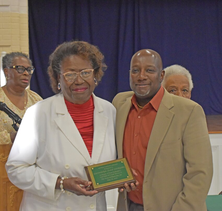 Gwendolyn Littlejohn was presented with an award of appreciation for her dedication to the community. She is pictured here with Mayor Ronnie Pernell. 
