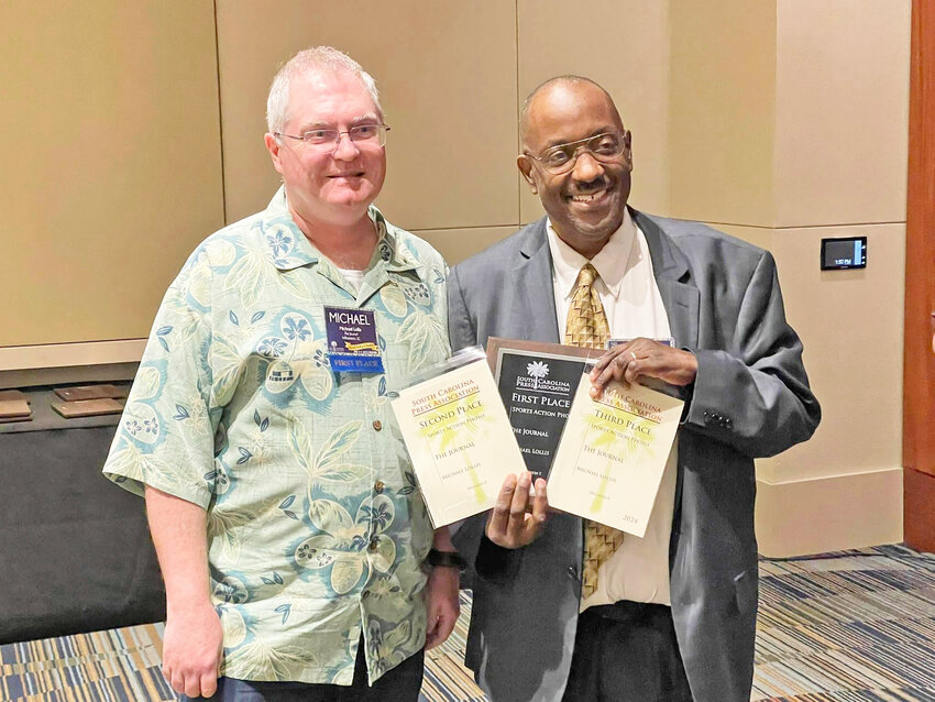 Barnwell native Michael Lollis (left), a sports Photos By: Jonathan Vickery / Publisher
photographer for The Journal in Williamston, won five
awards at the S.C. Press Association's awards lunch.
He's pictured with Nate Abraham, publisher of Carolina
Panorama and past president of the SCPA board.