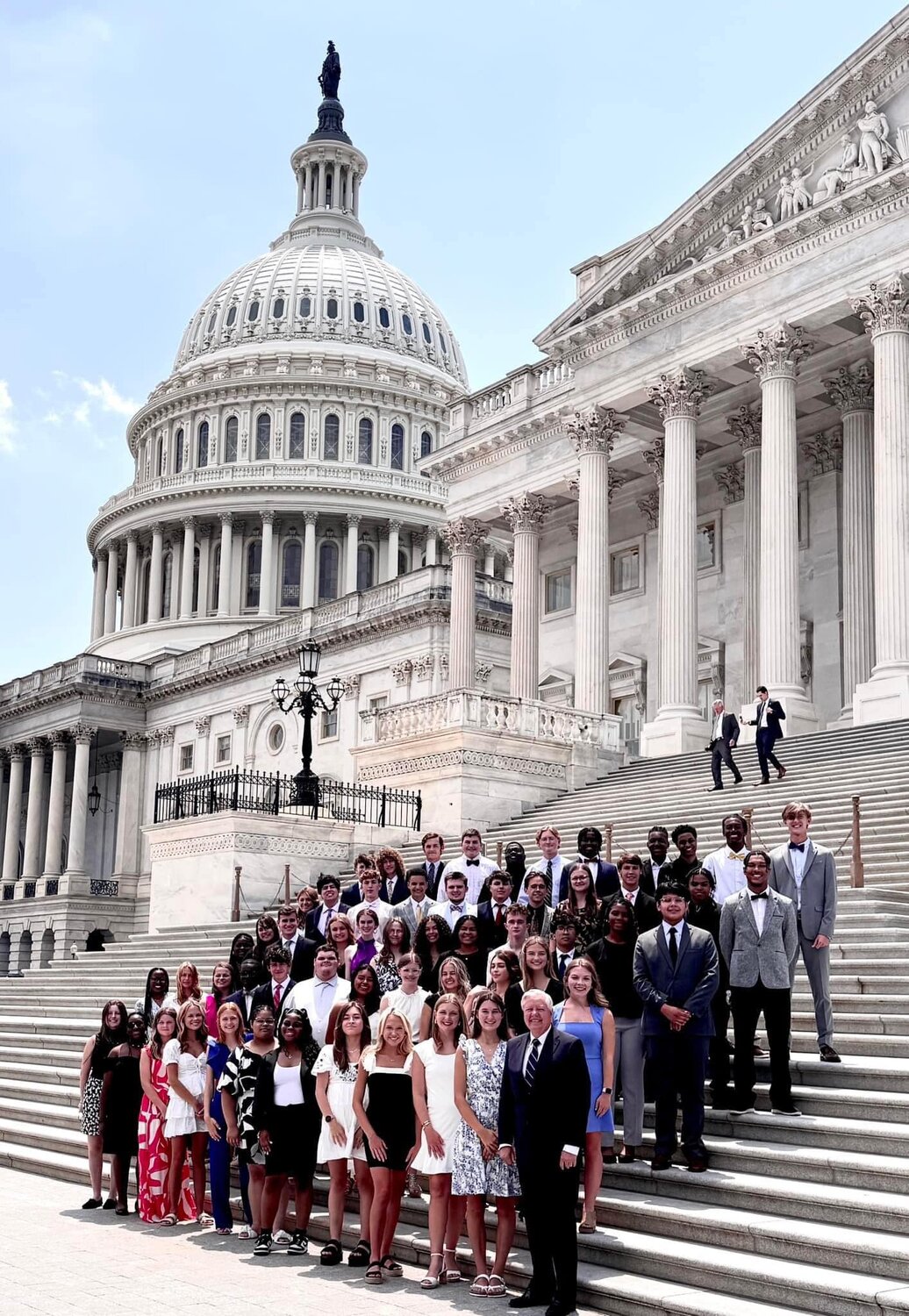 Senator Lindsey Graham met with Macey and Madelyn
Respass, along with other South Carolina students, on
the steps of the U.S. Capitol.