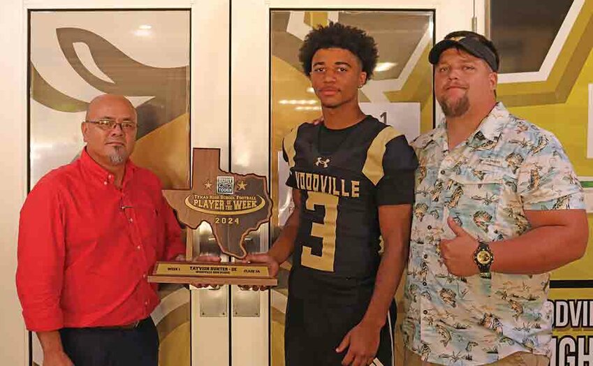 Tavion Hunter receives his trophy for being selected Texas High School Player of the Week. JASON DRAKE | TCB