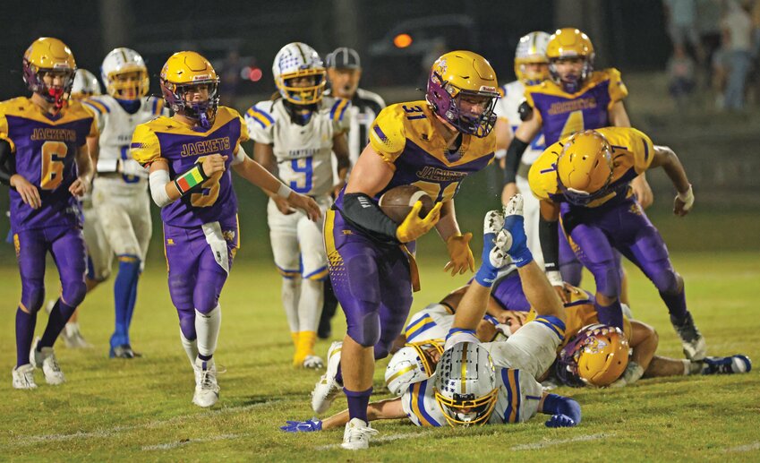 Kasen Citrano (#31) breaks a tackle after receiving a handoff from Turner Johnson (#3). Also pictured are Bryson Swanson (#6), Kevron Green (#7), and Blake Zulpo (#4). BECKI BYRD | TCB