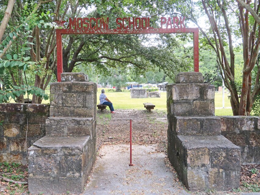 [above] Looking into the entrance to the Moscow Masonic School Park. Photo by Janice R. Edwards.