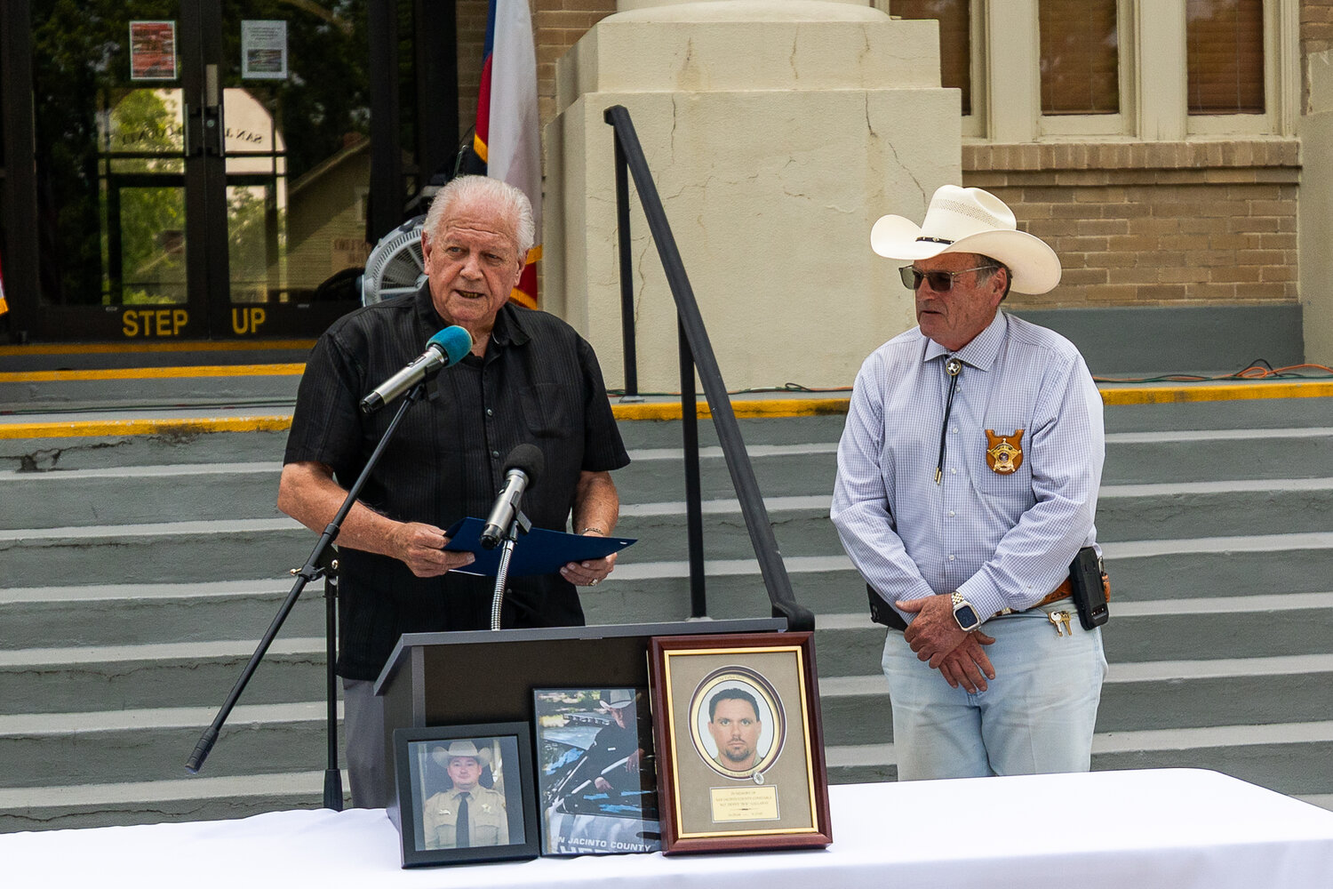 Dale Everitt presented Sheriff Sam Houston with a certificate from the Texas Law Officers.
