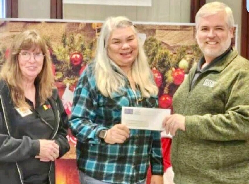Mtn. View Garden Club members are expressing their gratitude to the Liberty Branch of West Plains Bank and Trust Company for a recent donation.&nbsp;The club works on projects year-round, including planting hundreds of spring flowers around Mtn. View city gardens, donating over 1,000 daffodil bulbs to local schools and putting together the evergreen swags to decorate the city during the holidays. West Plains Bank and Trust&rsquo;s $200 donation helps make the club&rsquo;s projects possible, said members. The Mtn. View Garden Club is a member of the National Garden Clubs, the Federated Garden Clubs of Missouri and the Central Region Garden Clubs. Follow @mvgc.mountainviewmo on Facebook to see photos taken at meetings and other club events. From left: club member Debbi McNew, President Hilary Connolly and West Plains Bank and Trust Company Liberty Branch Market President Eric Wells.