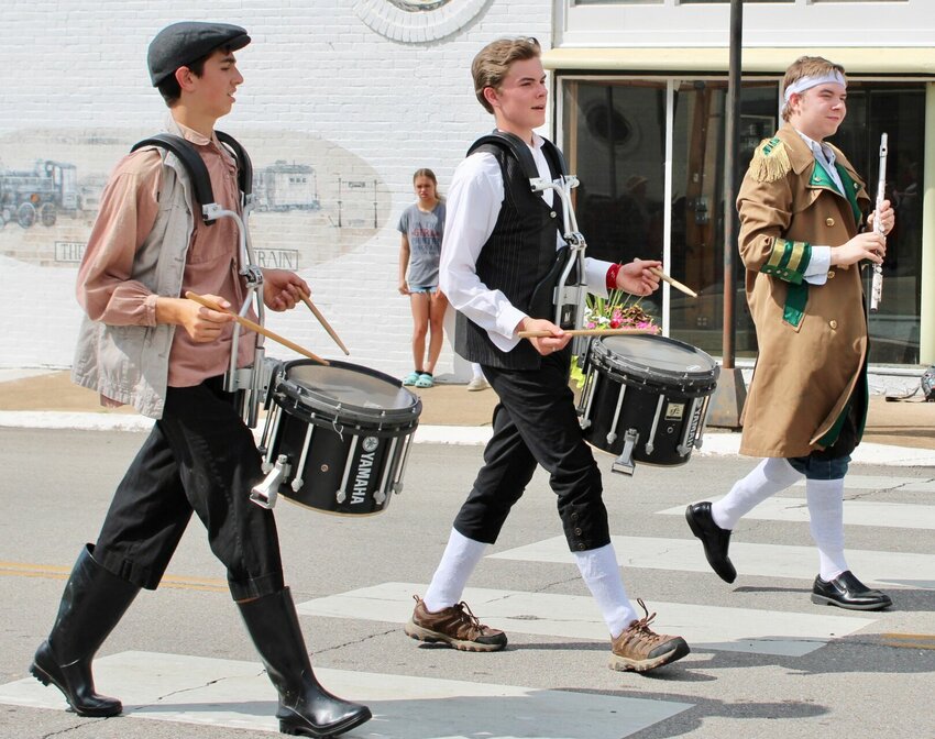 The &quot;Spirit of '76&quot; was recreated by two drummers and a flute player during Thursday's parade in Willow Springs. The trio are recognizable as Revolutionary War figures and the subjects of a famous painting created in 1876 in celebration America's centennial celebration.