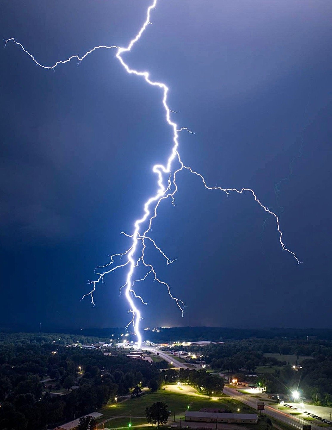 Tulsa traveler captures shocking lightning strike in West Plains | West  Plains Daily Quill