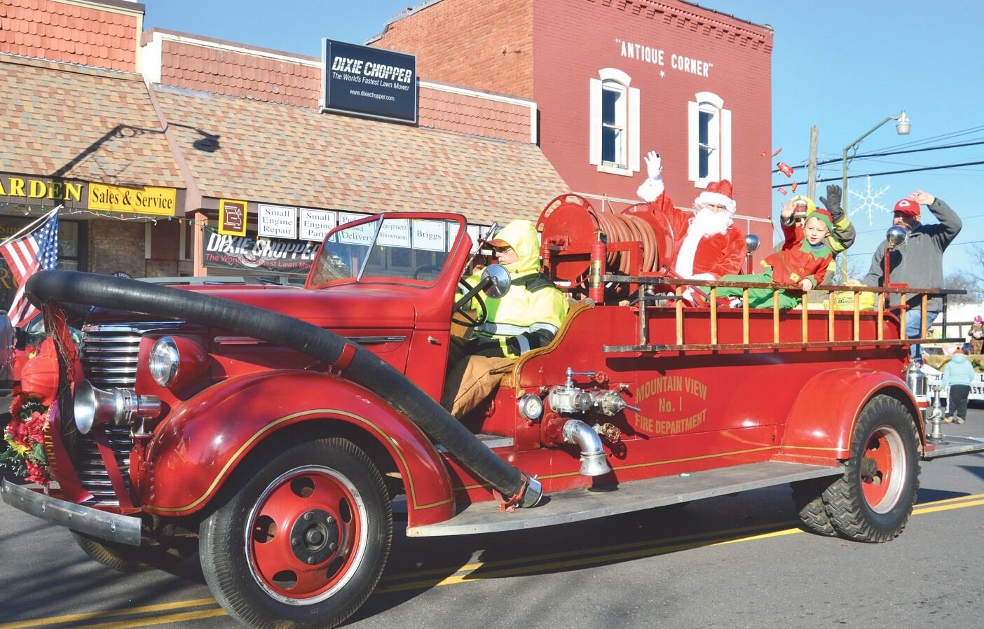 Mtn. View Christmas Parade to bring ‘silver screen’ downtown West