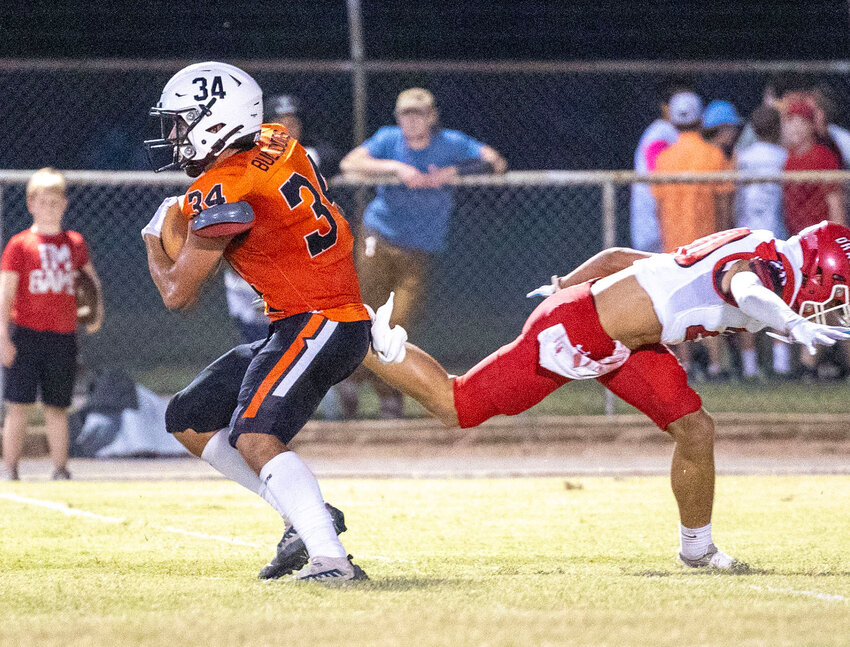 Lexington senior Gavrie Williams carries the ball for the Bulldogs. The ‘Dawgs, now 3-2, host Lindsay Friday night in a key District game.