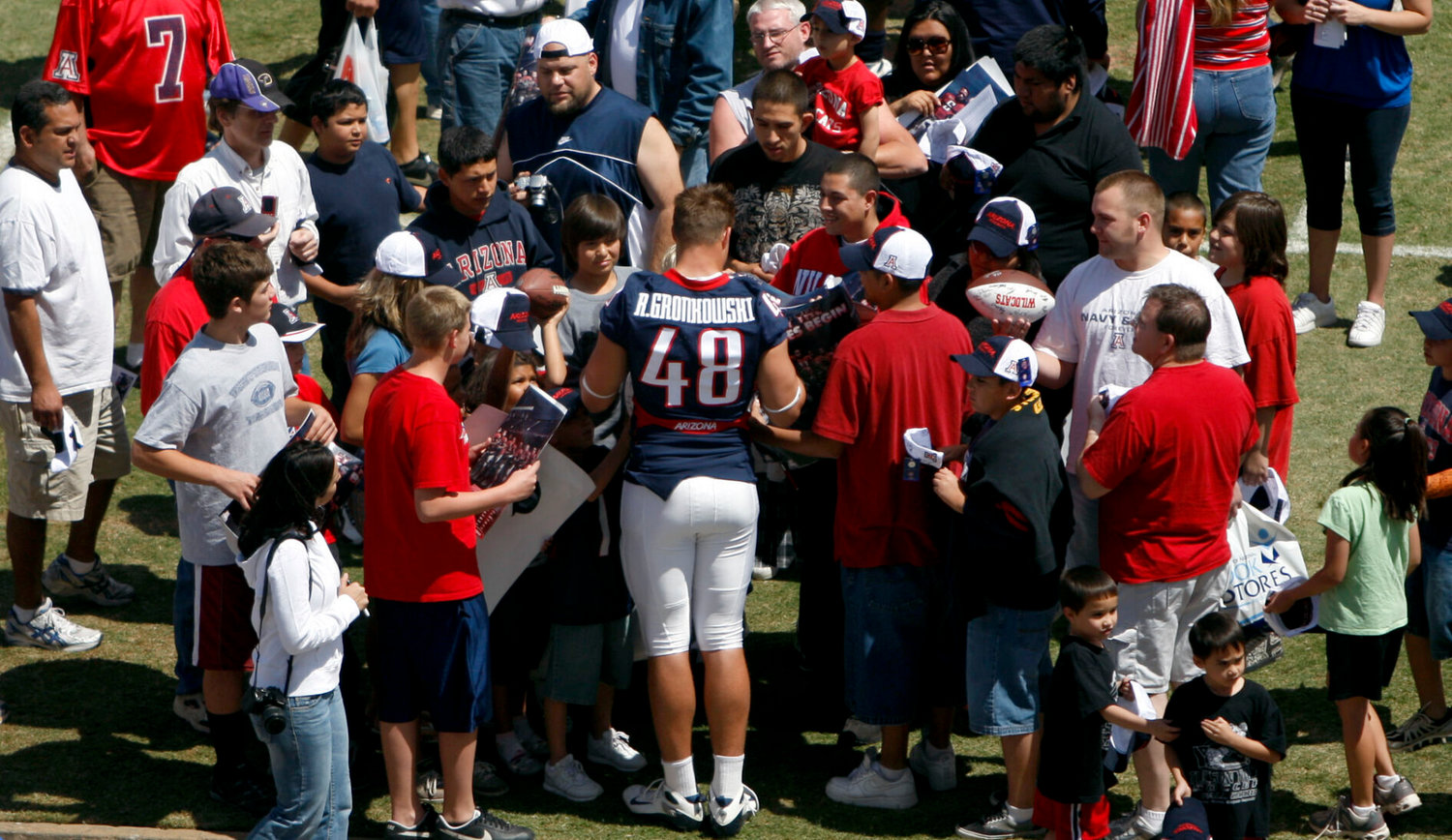 Tale of the tape: Tedy Bruschi, Rob Gronkowski set to match wits in Arizona  spring game – Daily Freeman