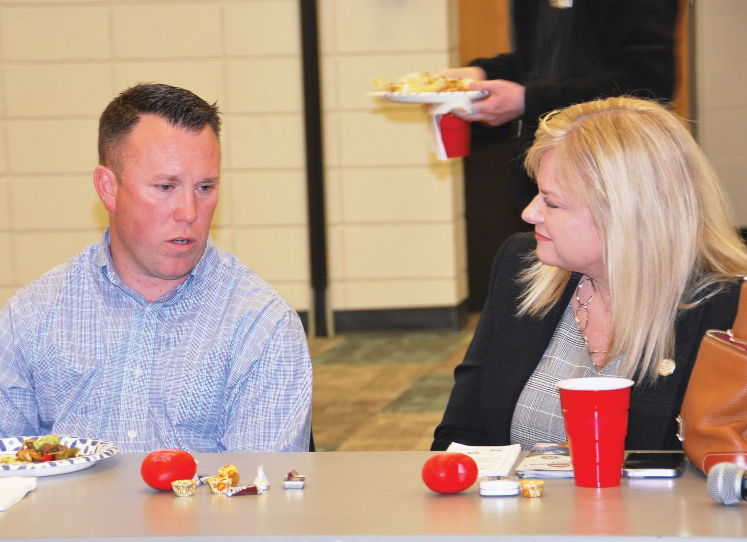 Purcell Banker Kerry Wilhoit had some one-on-one time with Oklahoma Commissioner of Labor during the monthly chamber of commerce luncheon at Mid-America last Friday.