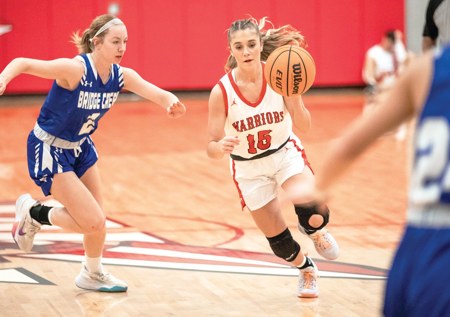 Washington senior Madisson Myers dribbles to the lane. Myers and the Warriors play in the Bobby Hicks
Invitational Basketball Tournament in Little Axe this week. They play Chickasha today (Thursday) at 6 p.m.