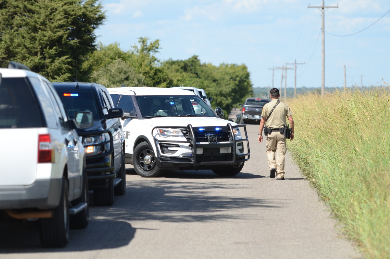 Officers from Cleveland County, McClain County and the Oklahoma Highway Patrol were on the scene of a barricaded subject in McClain County Wednesday afternoon.